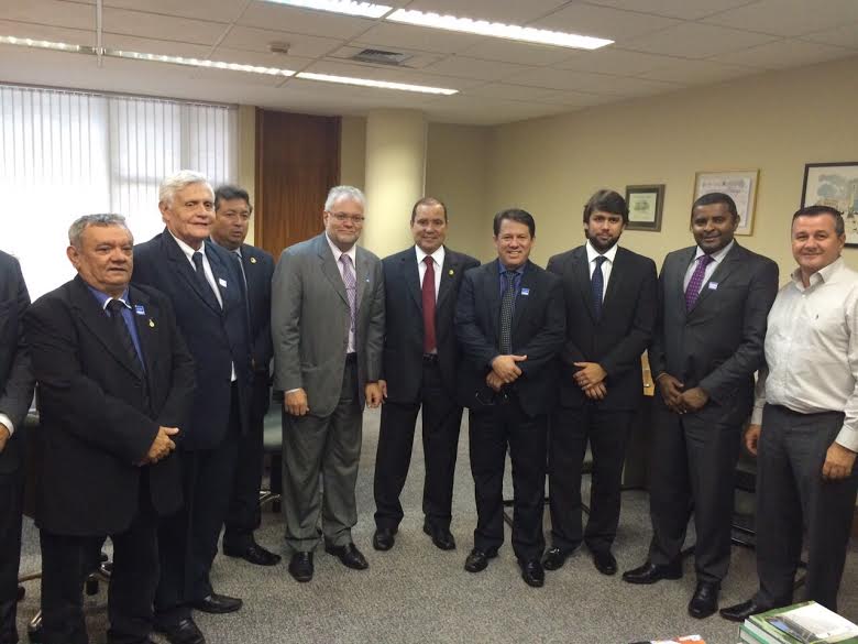 Os parlamentares José Joaquim Guimarães (PSDB), Isaías Pereirinha (PSL), Pedro Lucas Fernandes (PTB) e Fábio Câmara (PMDB) em visita ao Senado Federal