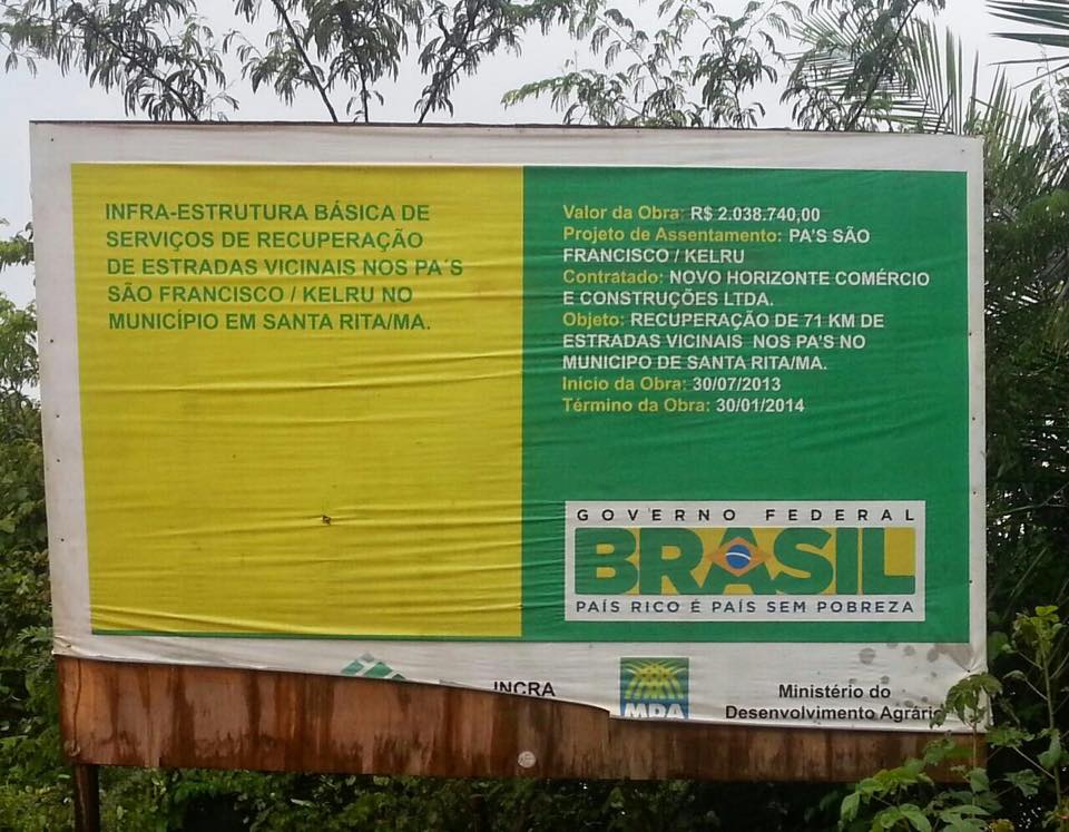Placa informa valor da obra e mostra empresa responsável pelo 'serviço'