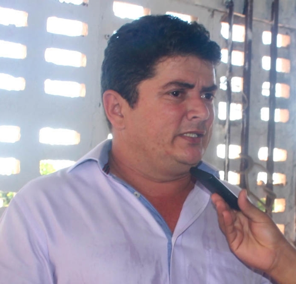Prefeito de Santa Luzia Veronildo Tavares dos Santos (PRB). Município deverá garantir medicamento a adolescente