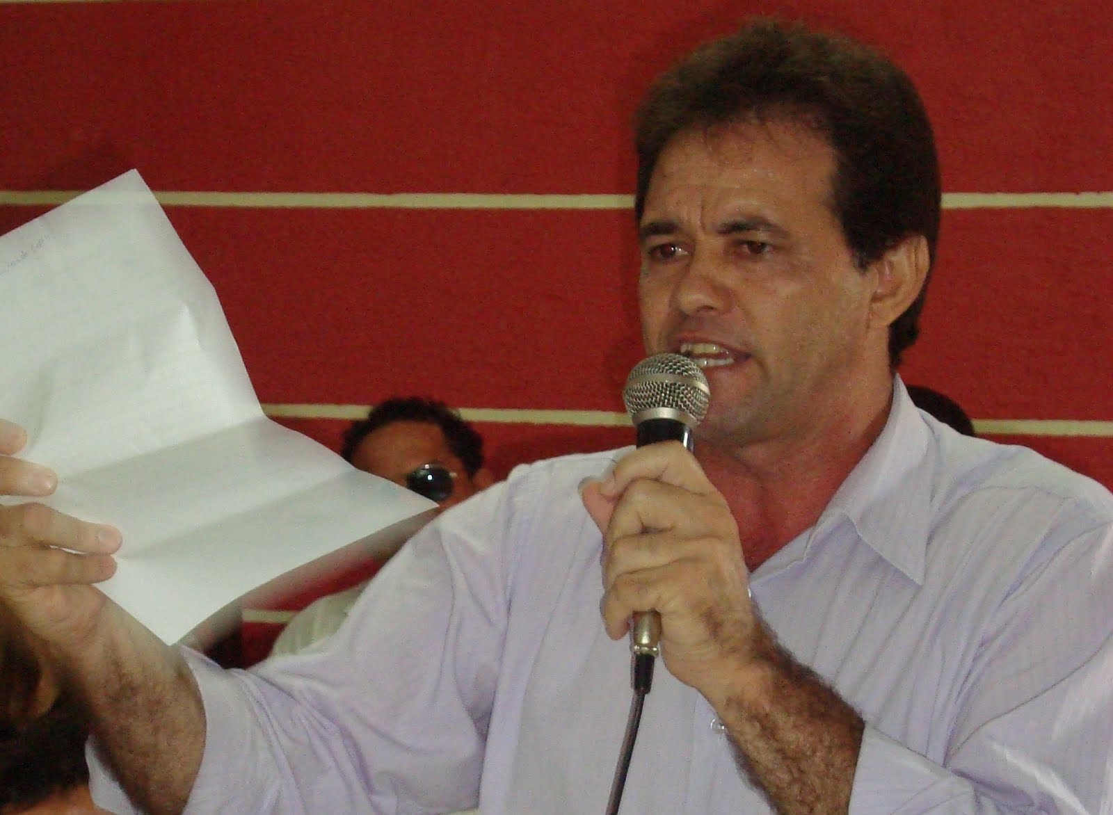 Prefeito de São Pedro da Água Branca, Vanderlúcio Simão Ribeiro (PMDB).