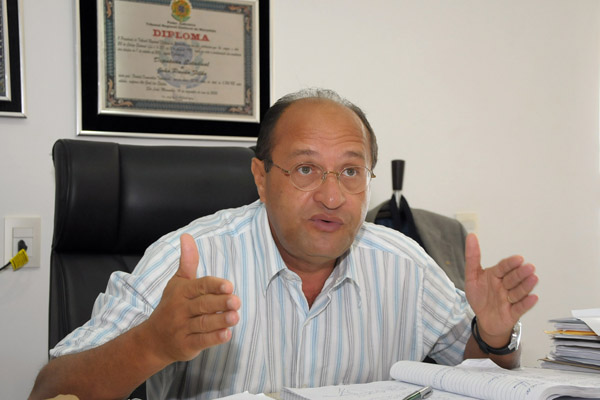 30/06/2010. Crédito:A.Baêta/OIMP/D.A Press. Brasil. São Luis -MA. João Pavão Filho, deputado. Regularização de Vans.