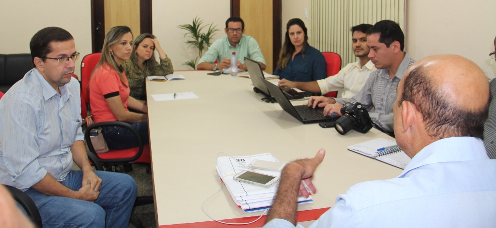 Prefeito e equipes do MS SES e rep da Fund Vale