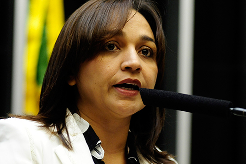 Eliziane Gama vê relação com a proximidade de delação da Odebrecht