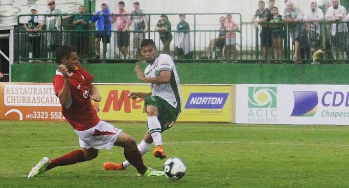 Lourency Rodrigues compõe elenco da Chapecoense.